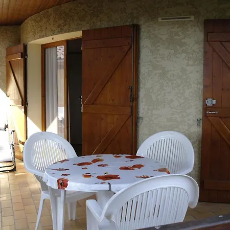 Maisonnette Apartment Cazaubon